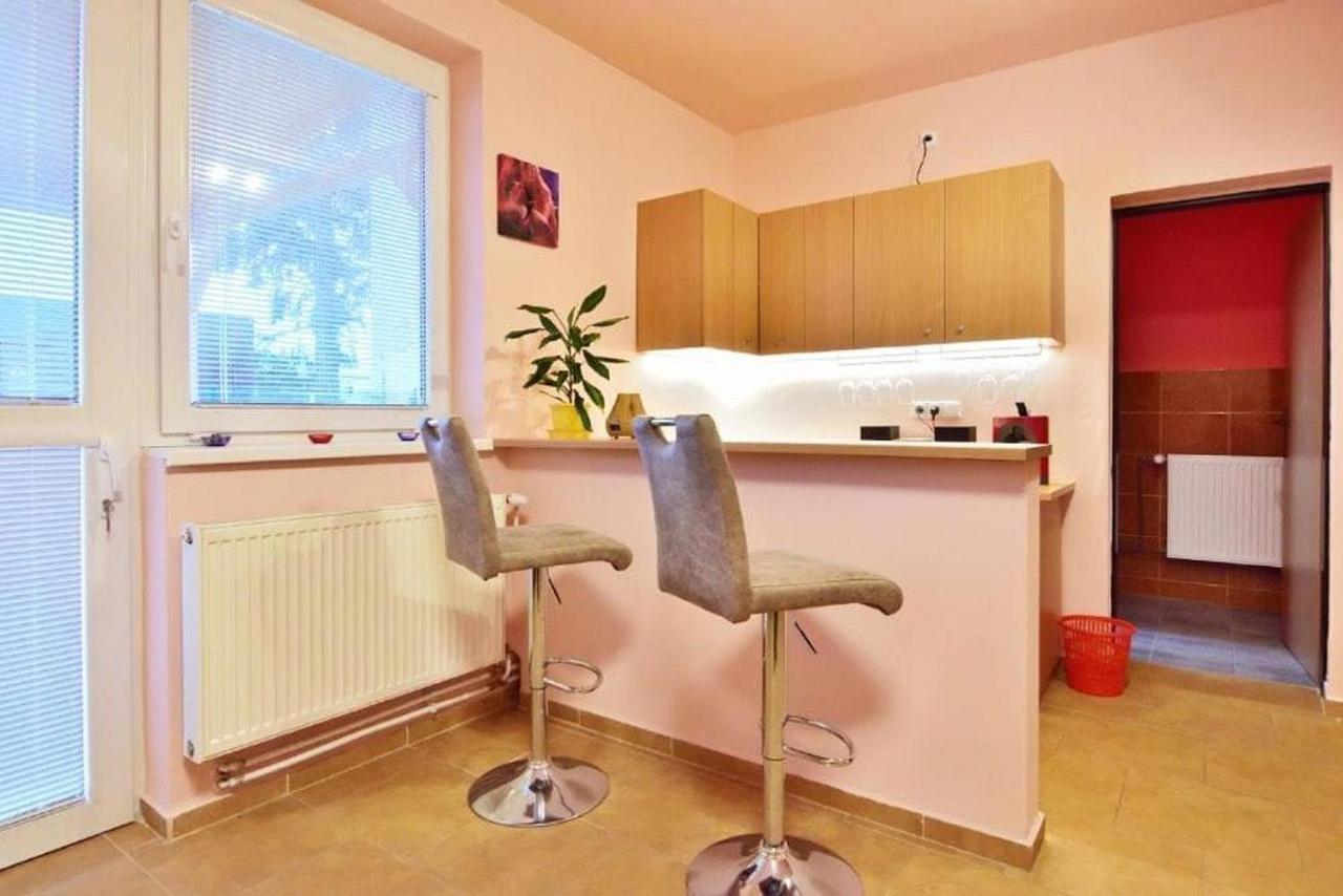 Nika Beds Hotel Пардубице Екстериор снимка