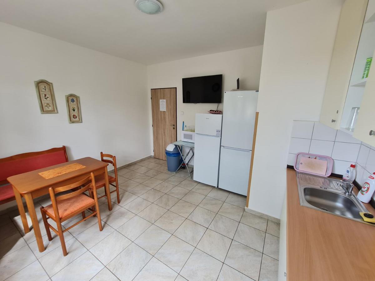 Nika Beds Hotel Пардубице Екстериор снимка