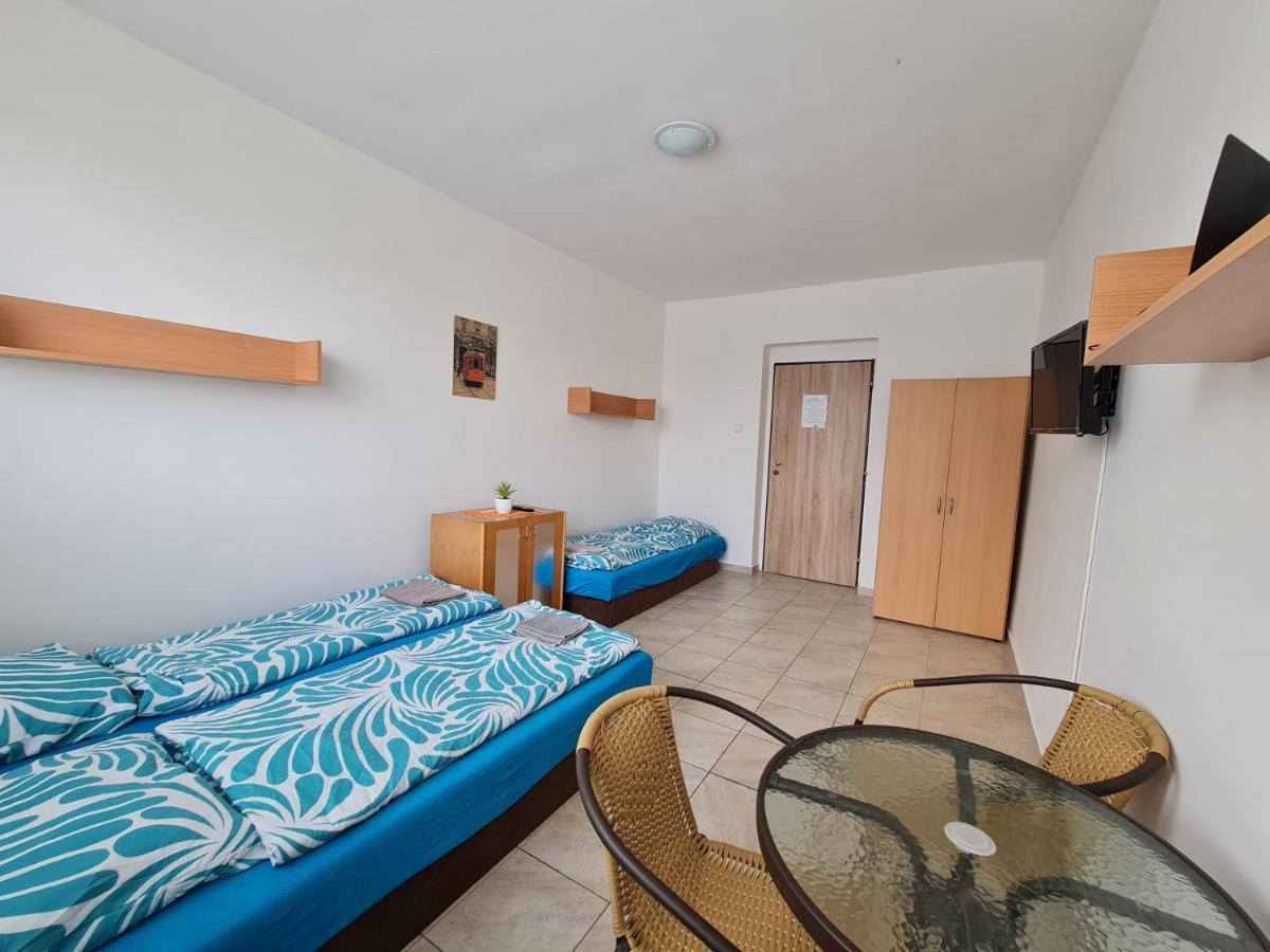 Nika Beds Hotel Пардубице Екстериор снимка