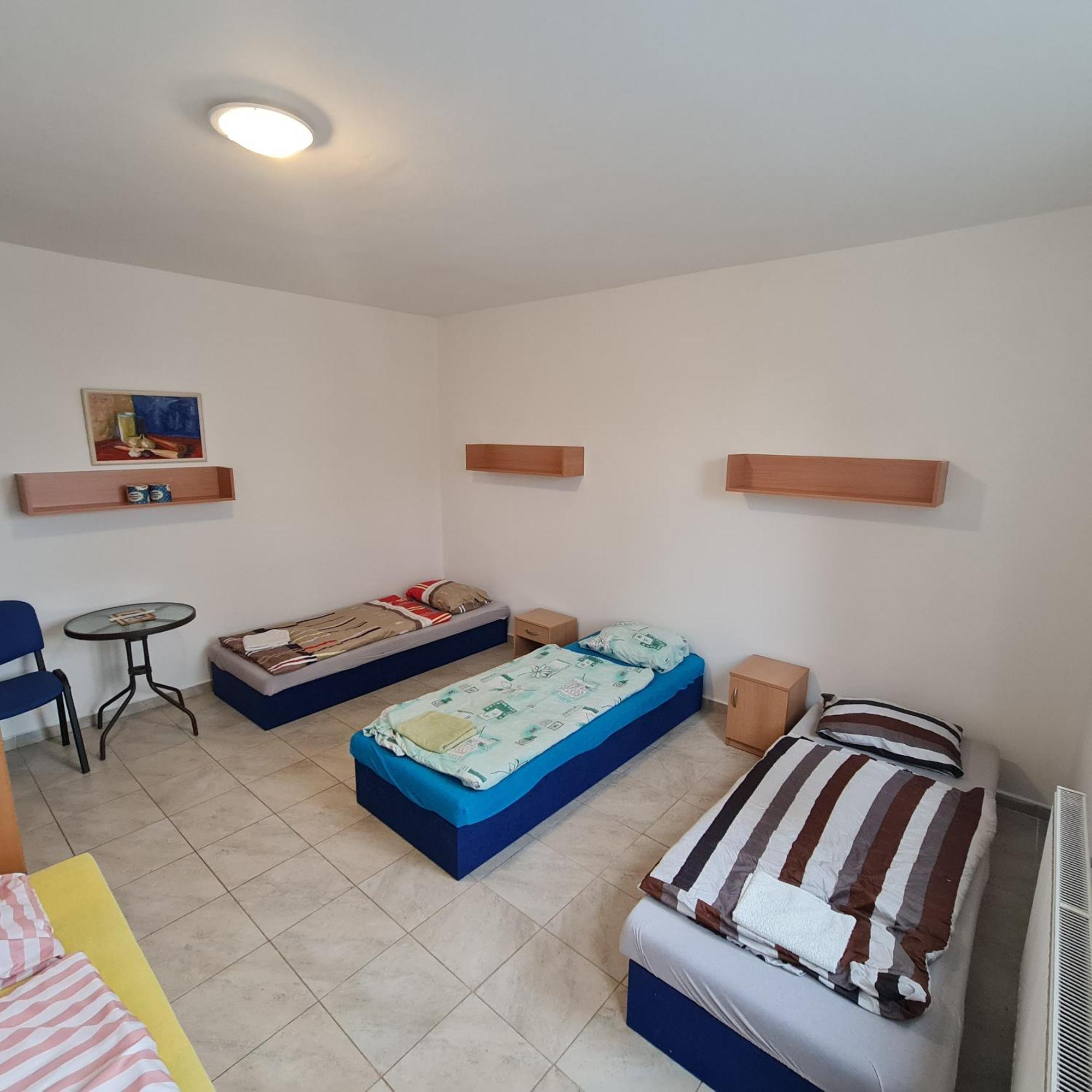 Nika Beds Hotel Пардубице Екстериор снимка
