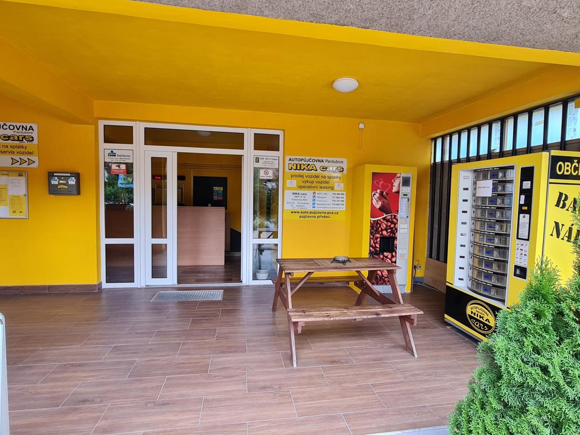 Nika Beds Hotel Пардубице Екстериор снимка