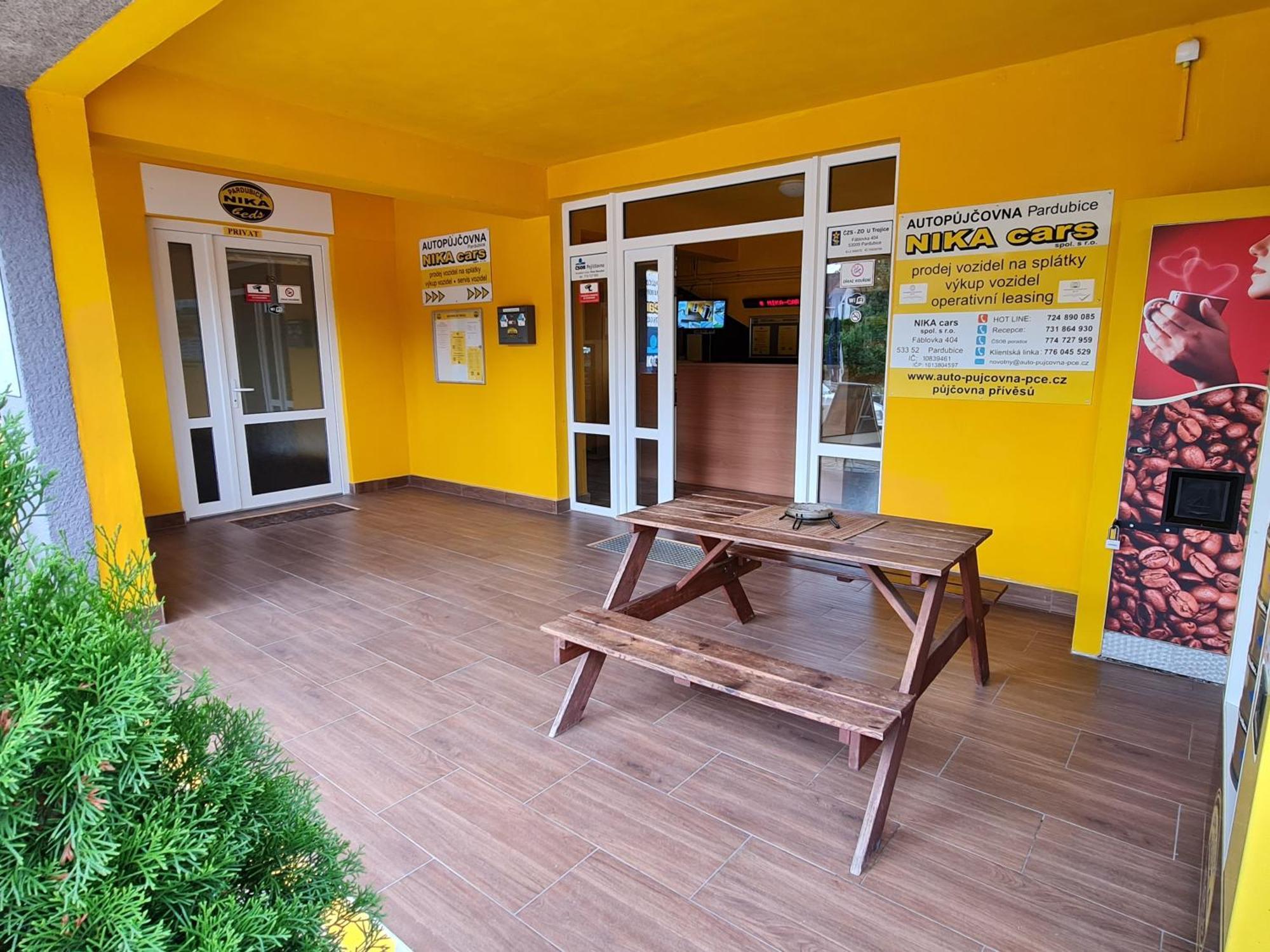 Nika Beds Hotel Пардубице Екстериор снимка