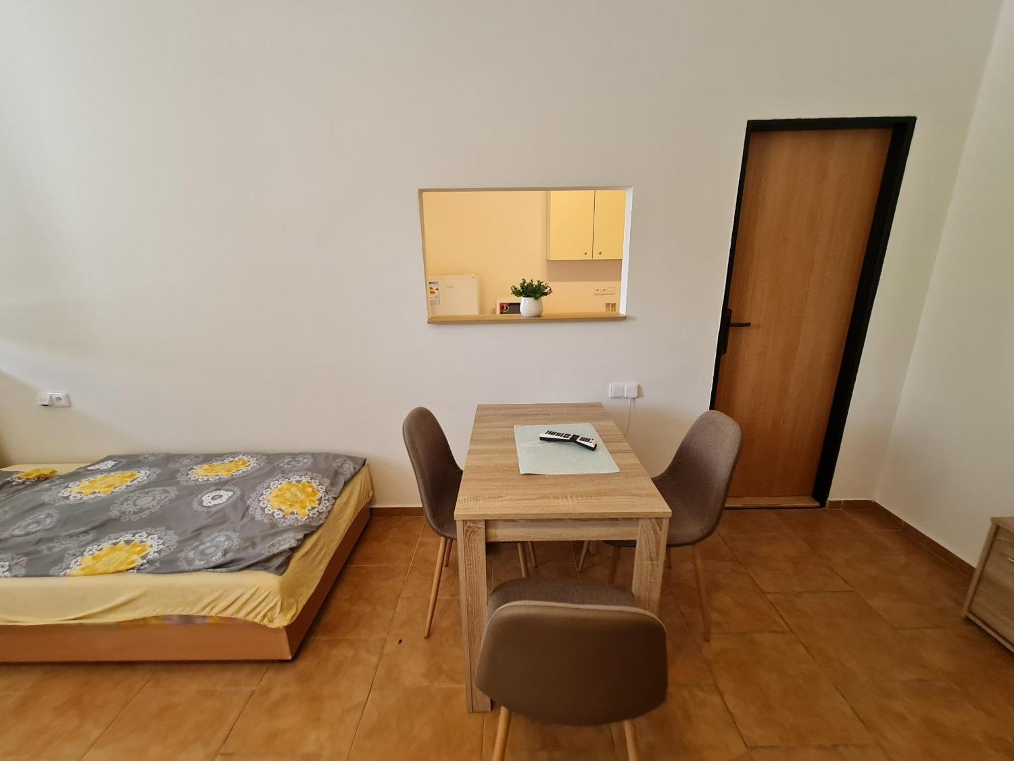 Nika Beds Hotel Пардубице Екстериор снимка